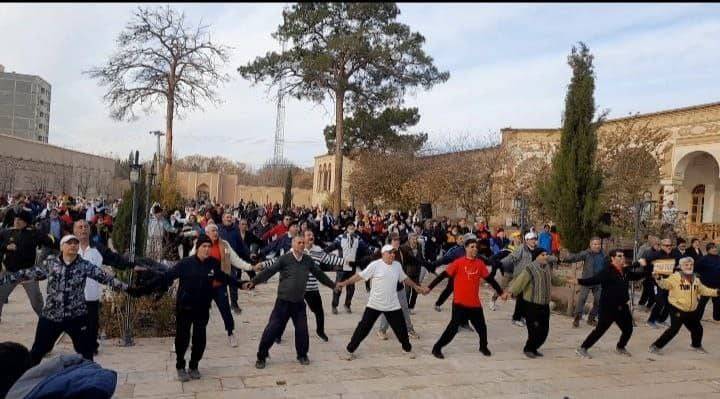 برگزاری همایش ورزش و نرمش صبحگاهی با حضور مردم "کرمان" در یک روز سرد پاییزی/ پخش زنده از شبکه ۳ سیما